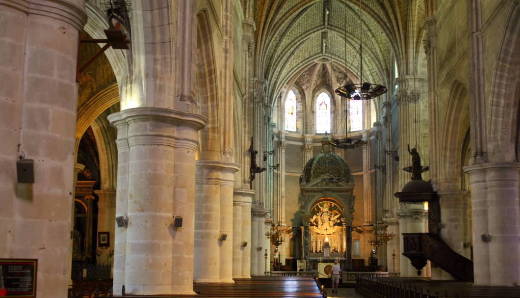 Les Sables-d'Olonne an der Atlantikküste - Kirche Notre Dame de Bon Port innen