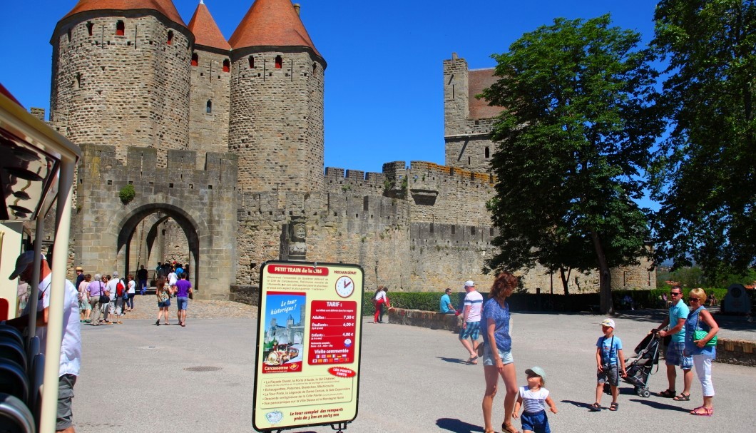 Carcassonne in Südfrankreich - Stadttor 1