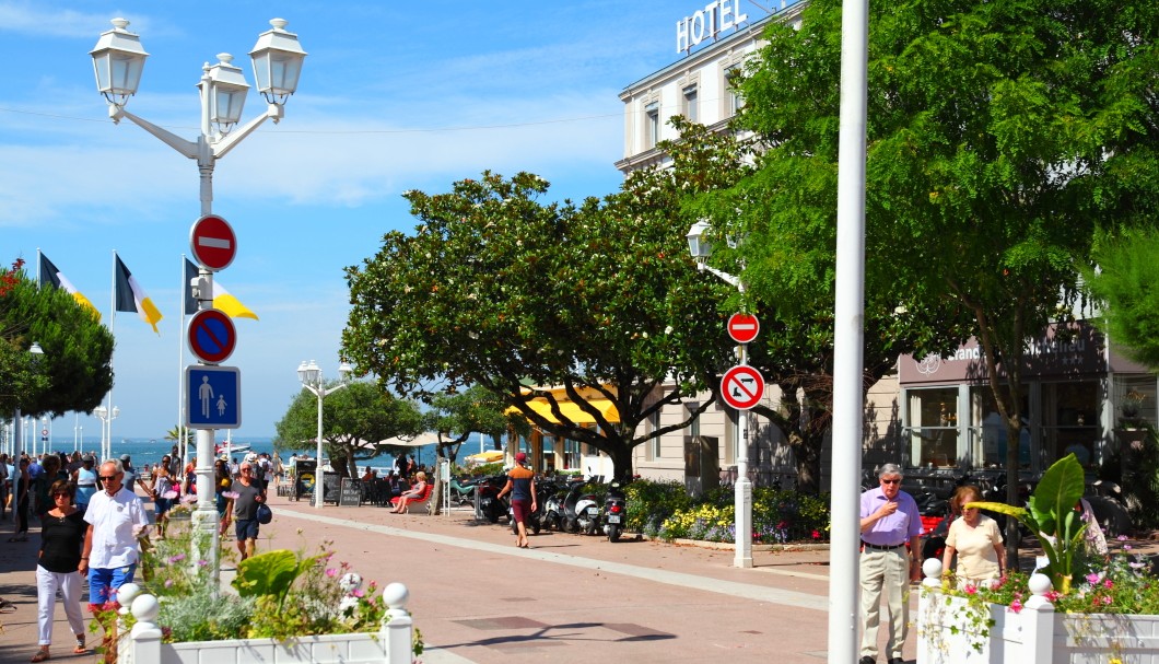 Urlaub Frankreich Atlantik - Place Thiers Arcachon