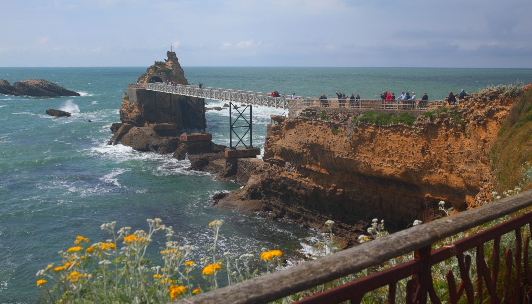 Biarritz in Frankreich am Atlantik - Blick auf Marienfelsen Rocher de la Vierge