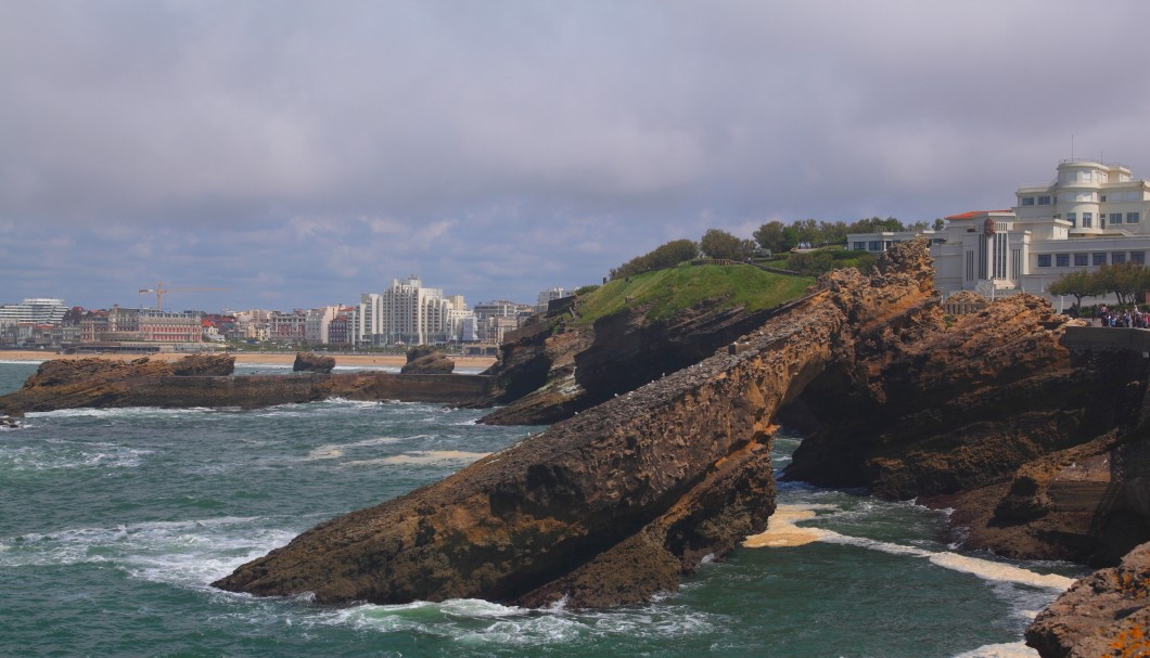 Biarritz in Frankreich am Atlantik - Blick auf Biarritz vom Marienfelsen Rocher de la Vierge