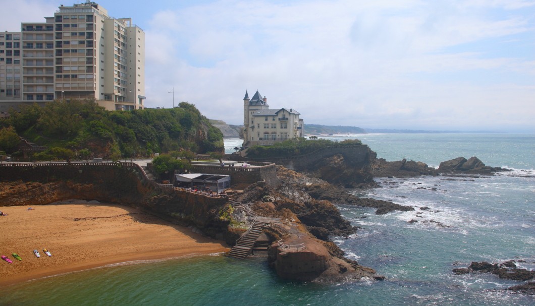 Biarritz in Frankreich am Atlantik - Küste hinter Biarritz