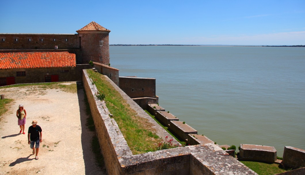 Fouras-les-Bains an der Atlantikküste - Festung Fort de Fouras Blick aufs Meer