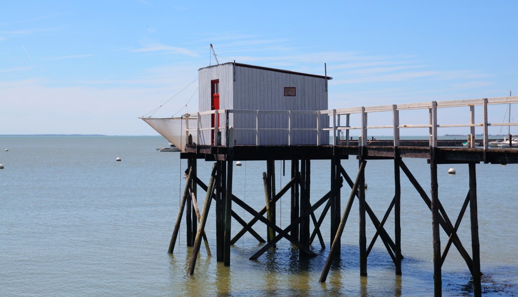 Fouras-les-Bains an der Atlantikküste - Fischerhütte auf Stelzen mit waagerechtem Netz Pêche au carrelet