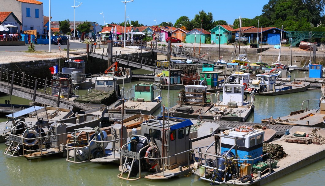 Île d'Oléron Frankreich Atlantik - Le Château d'Oléron Austernboote im Hafen