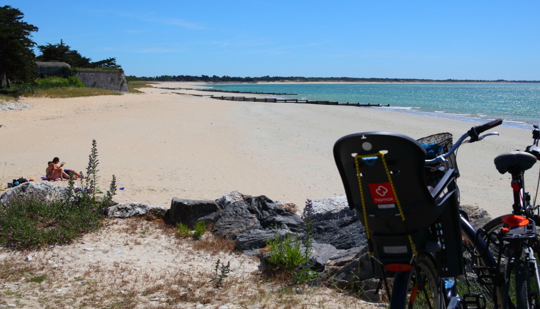 Île de Ré Frankreich Atlantik - Fahrräder am Strand