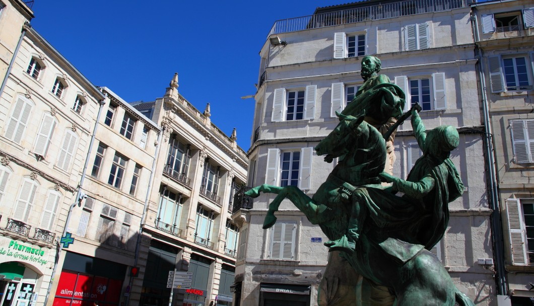 La Rochelle an der Atlantikküste - Denkmal Rue du Temple/Rue du Palais