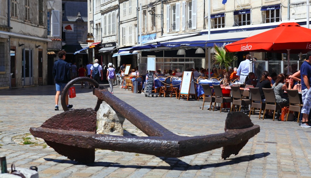 La Rochelle an der Atlantikküste - Platz am Hafen