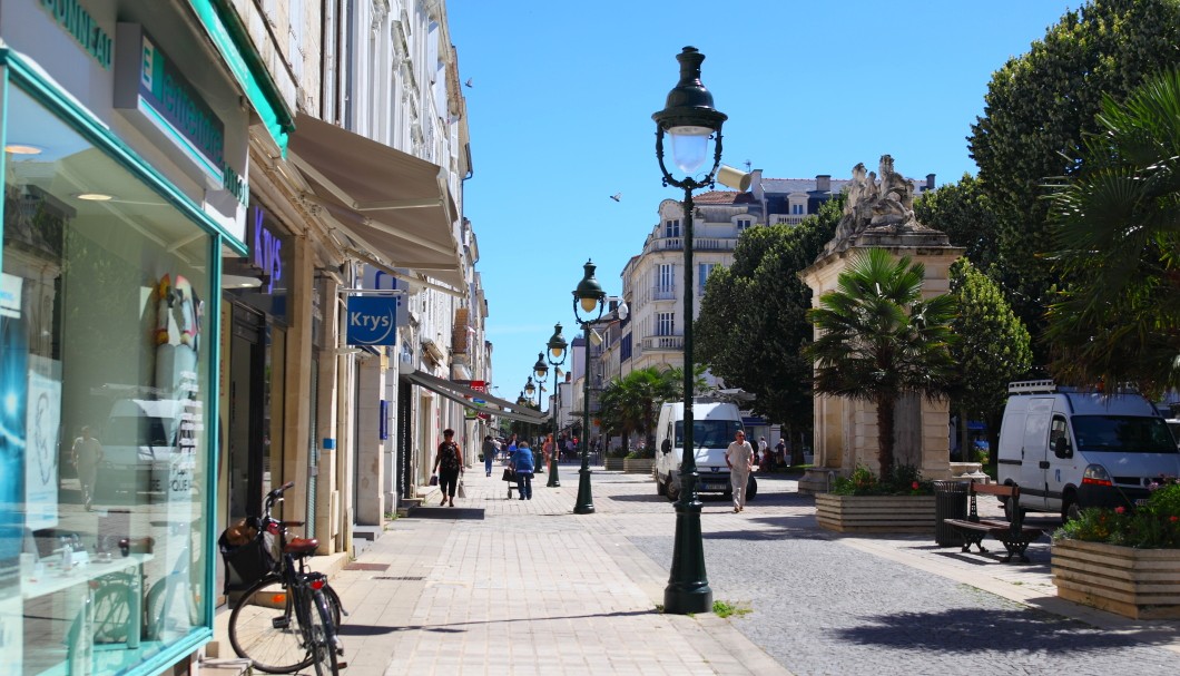 Rochefort-sur-Mer an der Atlantikküste - Place Colbert