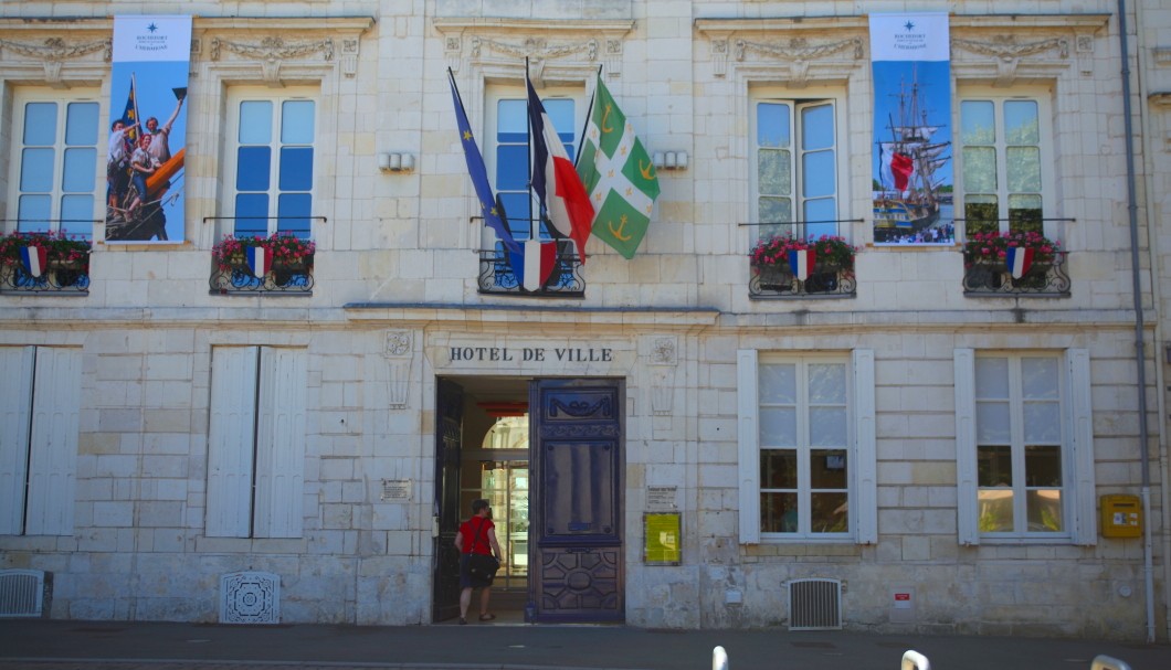 Rochefort-sur-Mer an der Atlantikküste - Rathaus Rue Pierre Loti