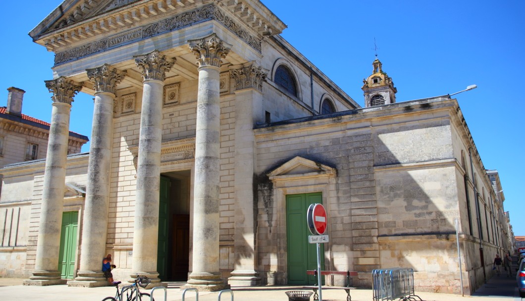 Rochefort-sur-Mer an der Atlantikküste - Kirche Saint-Louis Rue Audry de Puyravault