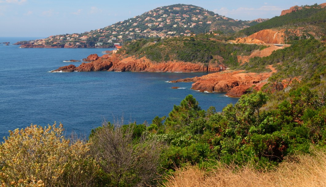 Corniche Esterel-Gebirge - Küste an der Pointe du Cap Roux 