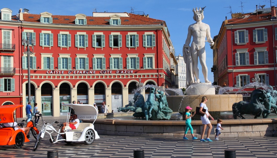 Nizza - Place Masséna Sonnen-Brunnen Vorderseite