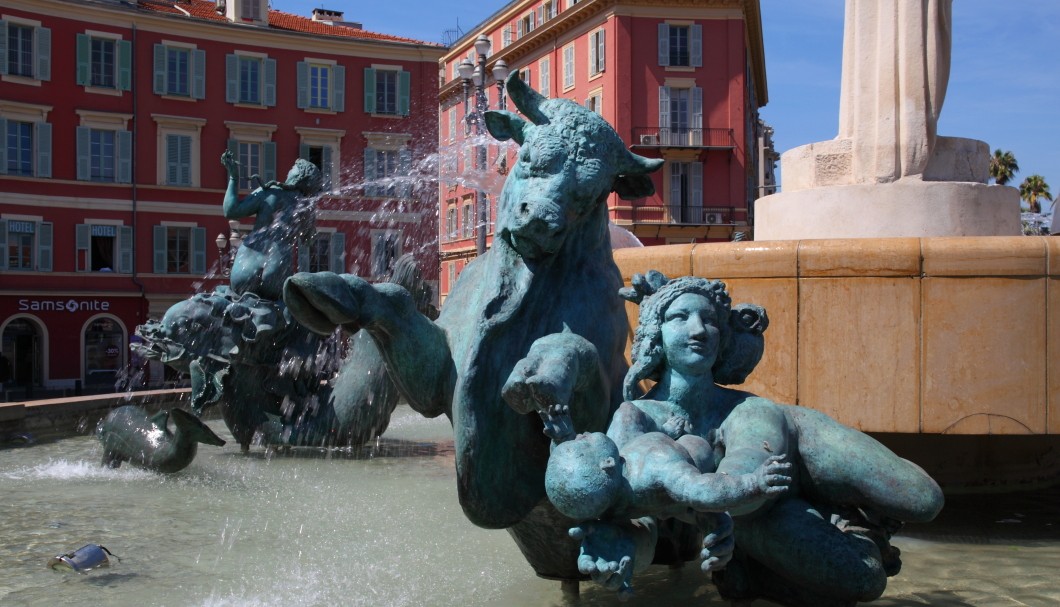 Nizza - Place Masséna Sonnen-Brunnen Details