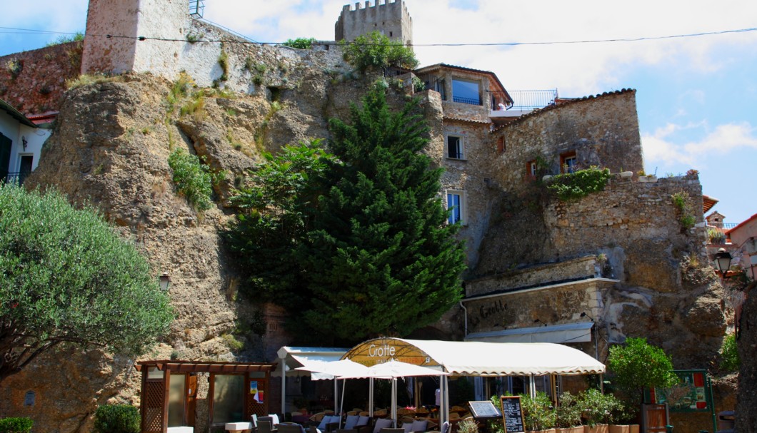 Roquebrune-Village - Place des Deux Frères