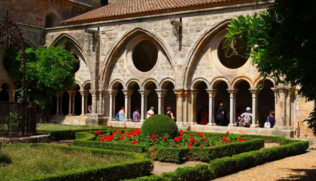 Die Abtei von Fontfroide in Südfrankreich - Garten Kreuzgang 1