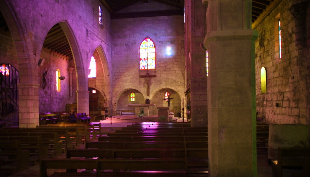 Aigues-Mortes in Südfrankreich - Kirche innen