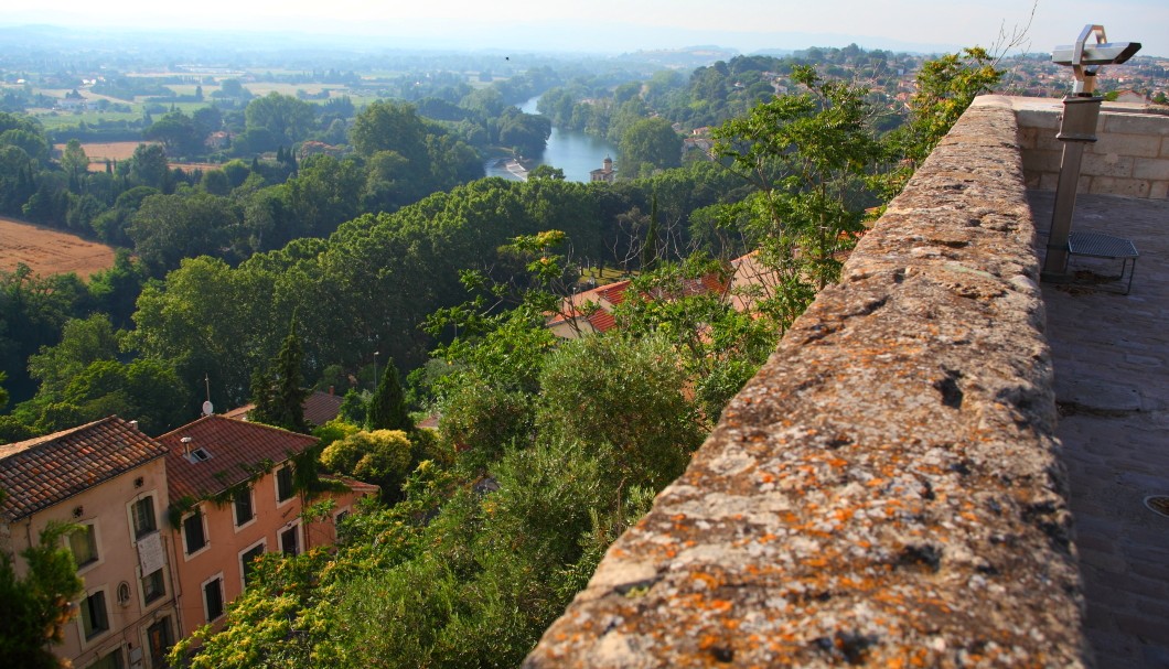 Béziers in Südfrankreich - Blick über die Landschaft am Orb 1