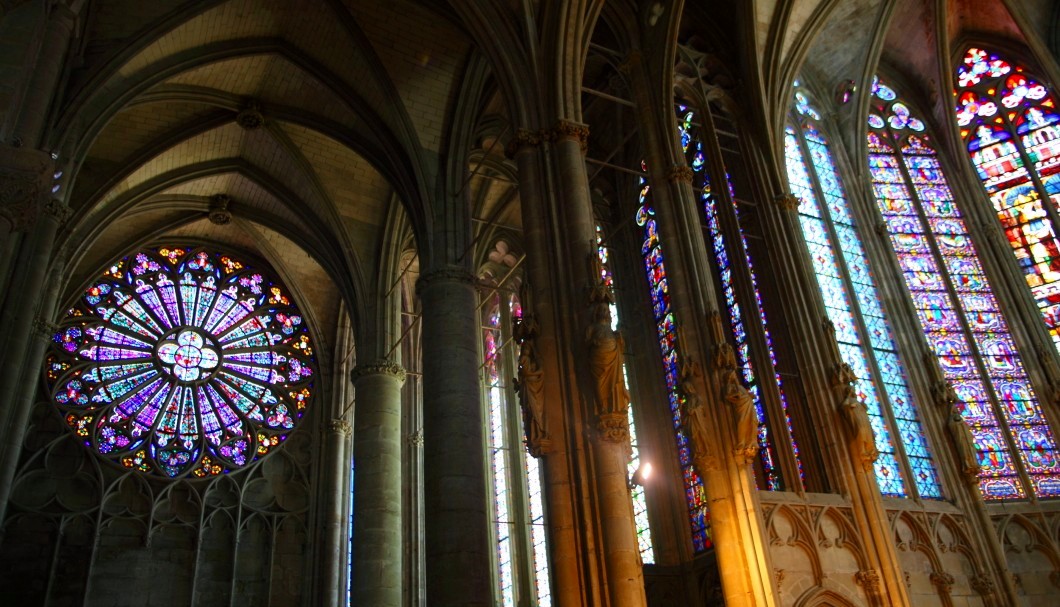 Carcassonne in Südfrankreich - Kirche Basilika innen 1