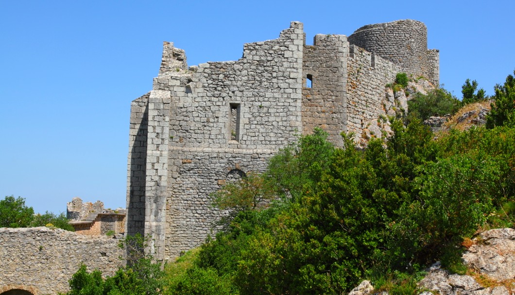 Peyrepertuse in Südfrankreich - Burg unten 2