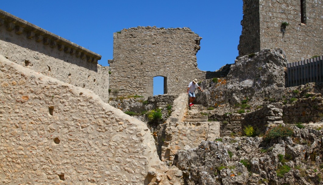 Peyrepertuse in Südfrankreich - Burg oben2