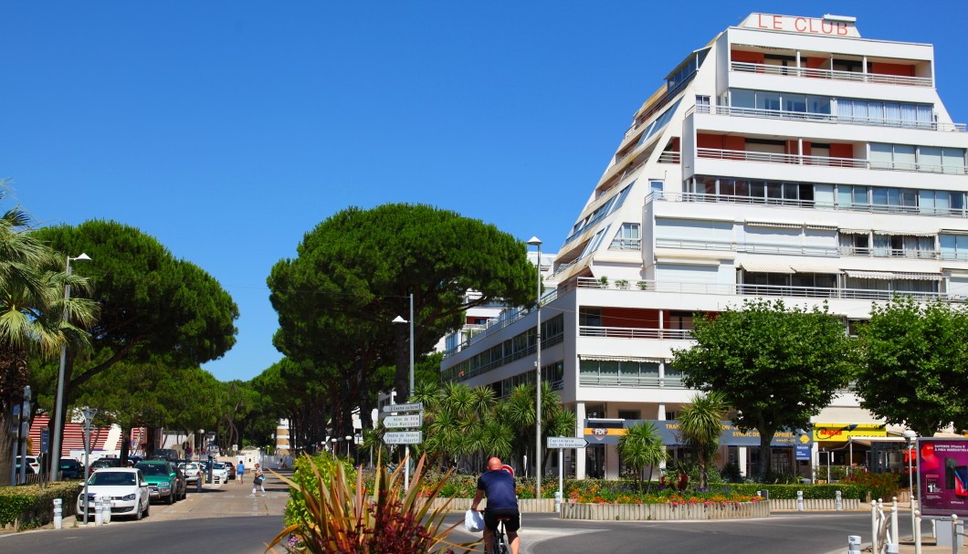 La Grande-Motte in Südfrankreich am Meer - Hochhaus 5