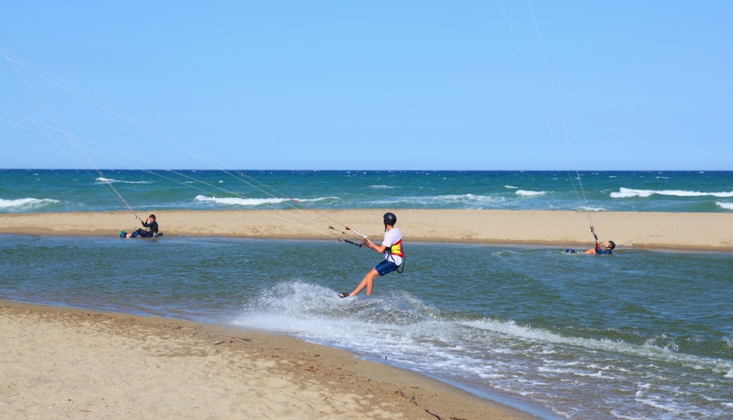 Le Barcarès in Südfrankreich am Meer - Kitesurfer