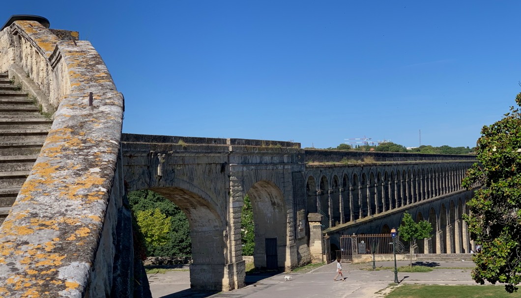 Montpellier in Südfrankreich - Promenade du Peyrou, Aquädukt StClément