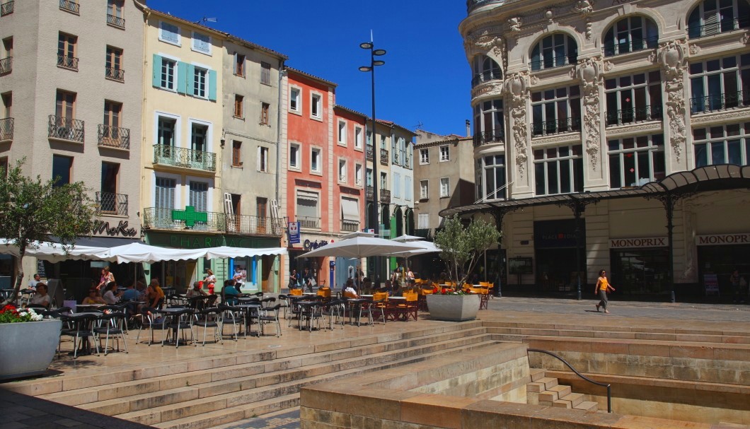 Narbonne in Südfrankreich - Rathausplatz Place de l'Hôtel de ville 1