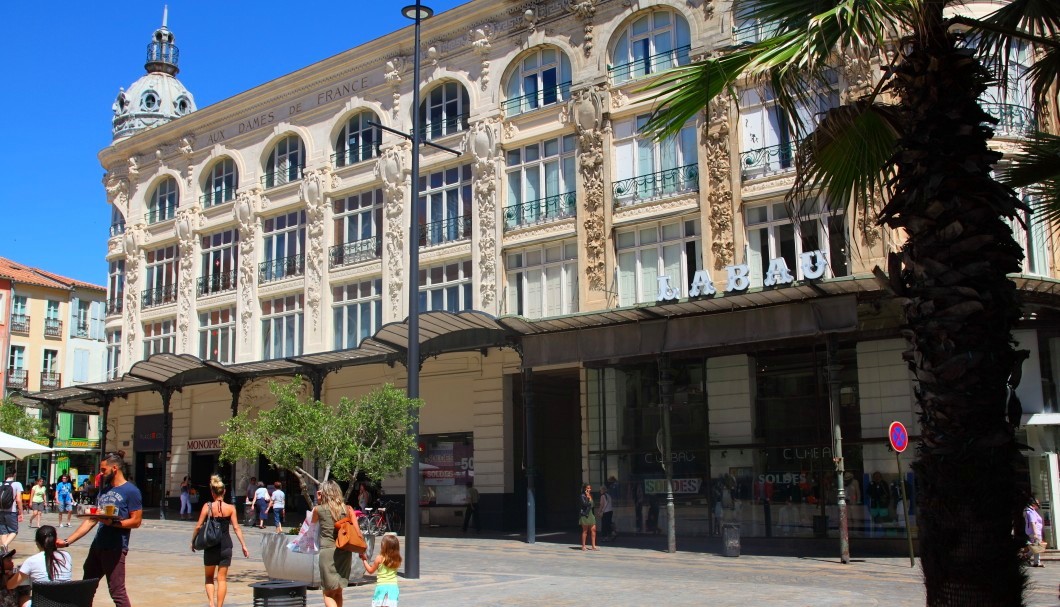 Narbonne in Südfrankreich - Rathausplatz Place de l'Hôtel de ville 2