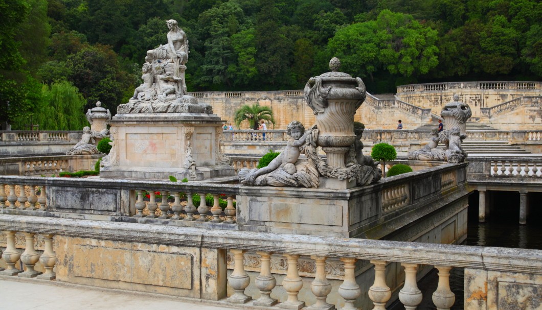 Nîmes in Südfrankreich - Gärten Jardins de la Fontaine 1