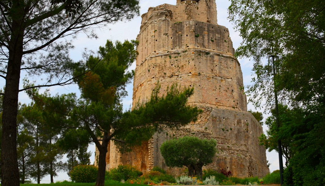 Nîmes in Südfrankreich - Turm Tour Magne