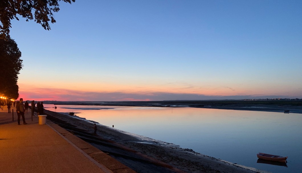 St-Valery-sur-Somme Sommebucht Nordfrankreich - Promenade im Abendrot