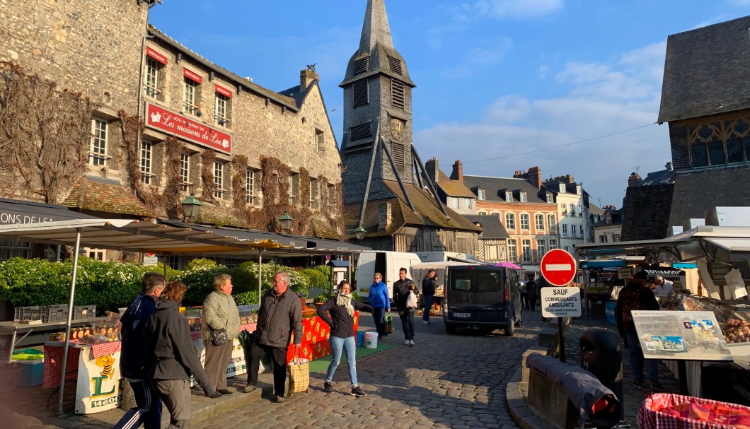 Honfleur in der Normandie am Meer - rund um die alte Holzkirche