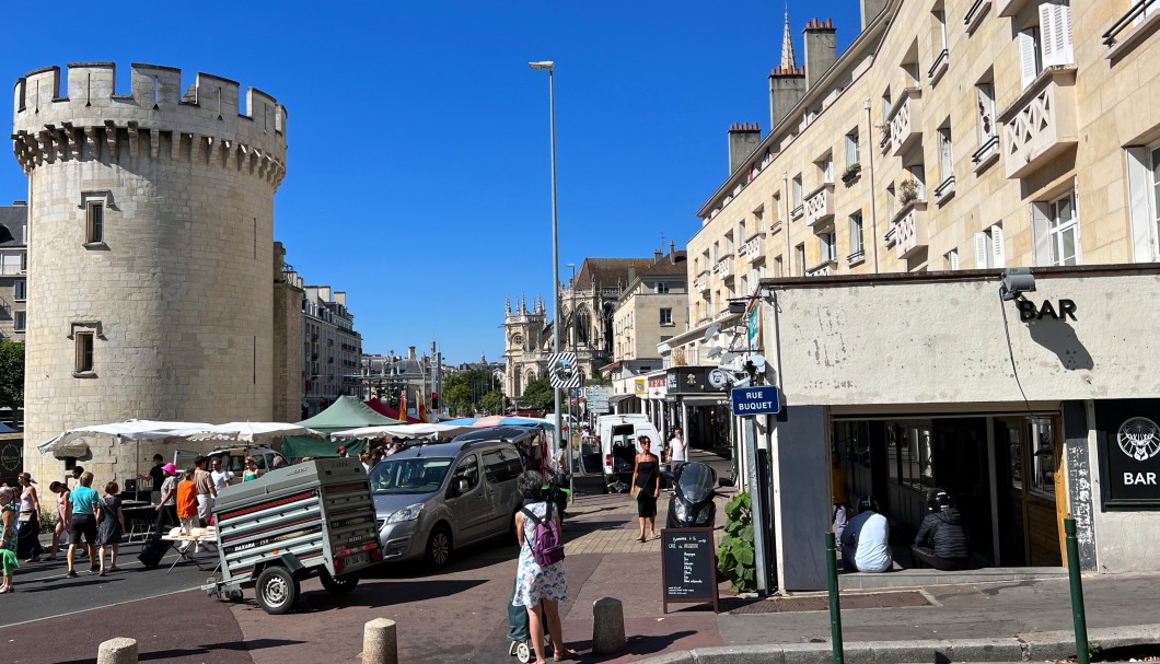 Normandie Urlaub in Caen - Markt am Tour Leroy