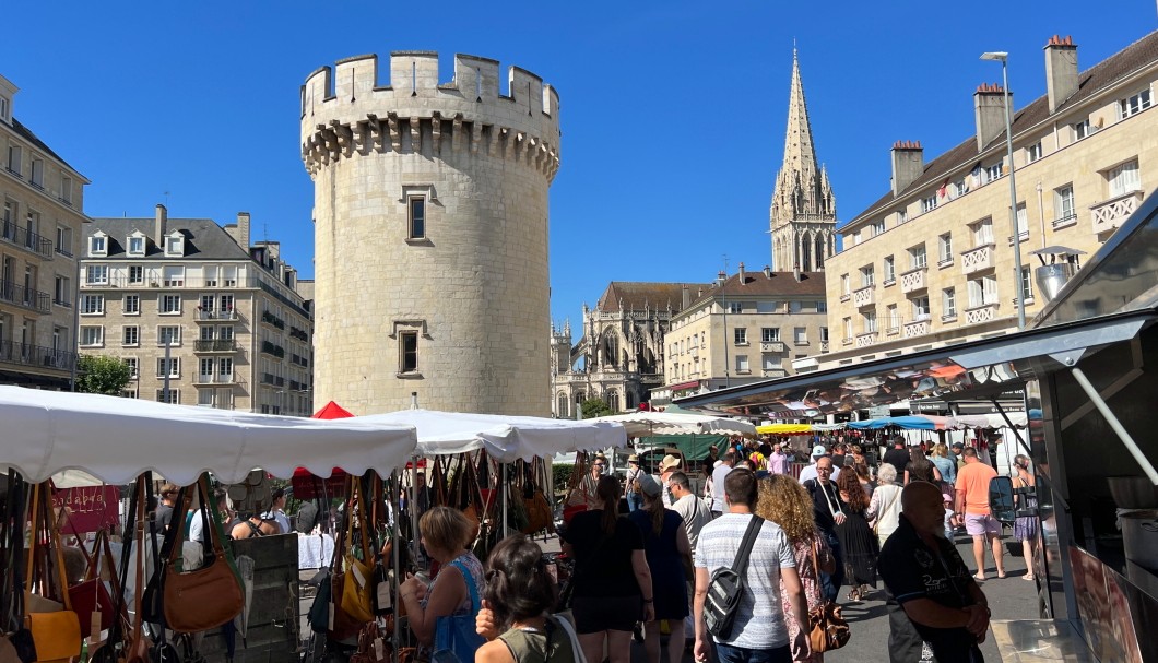 Normandie Urlaub in Caen - Markt am Tour Leroy