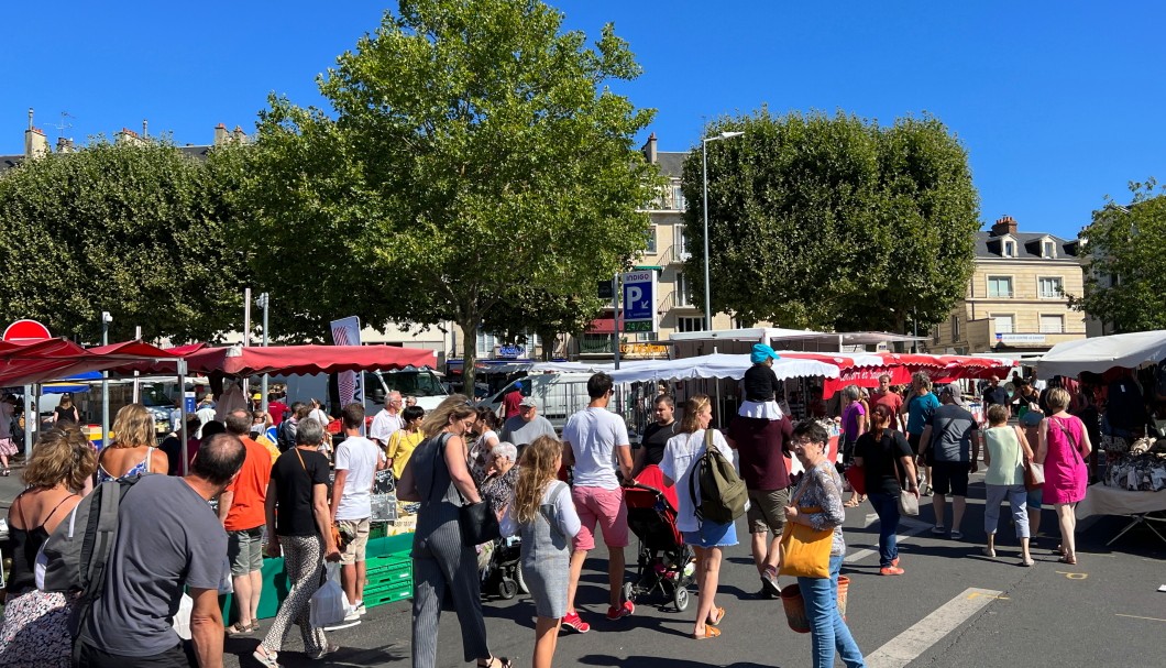 Normandie Urlaub in Caen - Markt am Tour Leroy