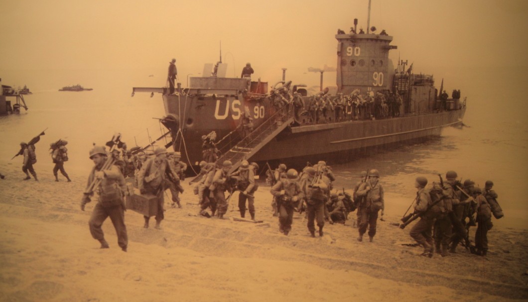 Landungsstrände Normandie - Soldaten verlassen Landungsboot