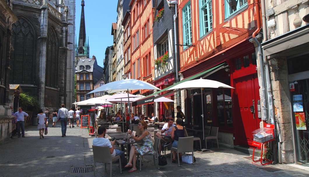 Normandie Urlaub in Rouen - Gasse bei Kirche Saint-Maclou