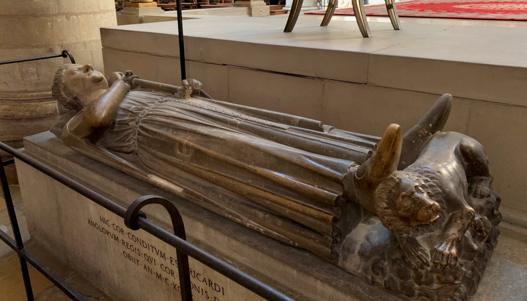 Normandie Urlaub in Rouen - Kathedrale Sarg mit Herz von Richard Löwenherz