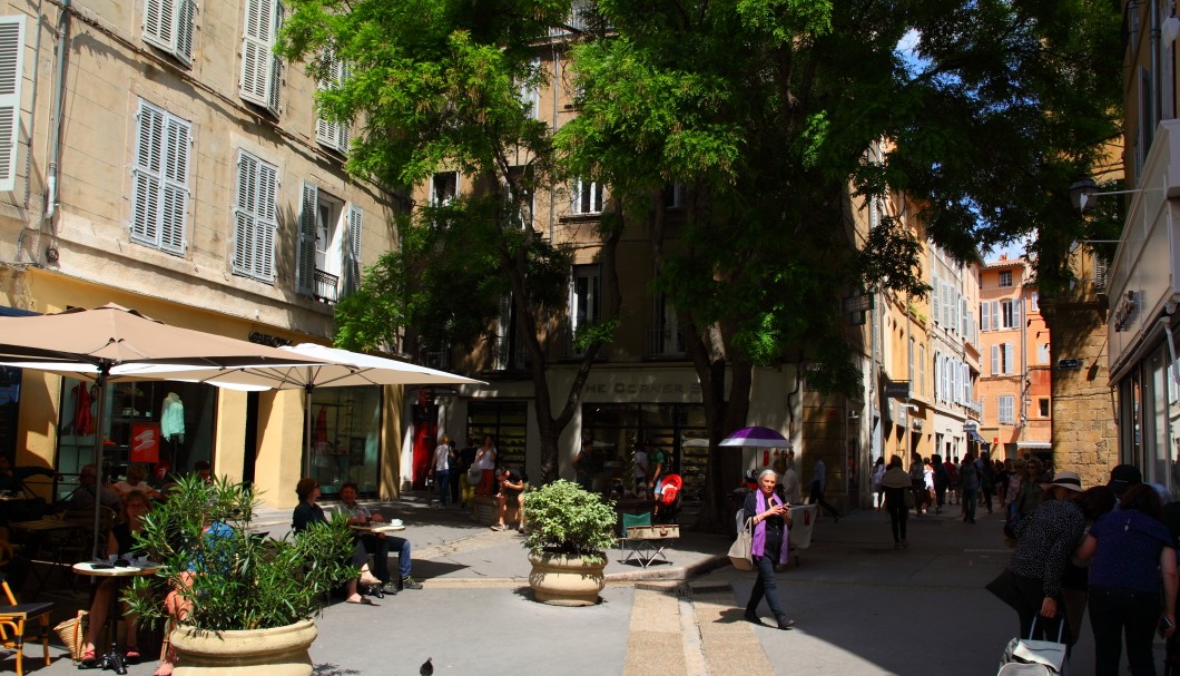 Aix-en-Provence - Place Saint Honorét