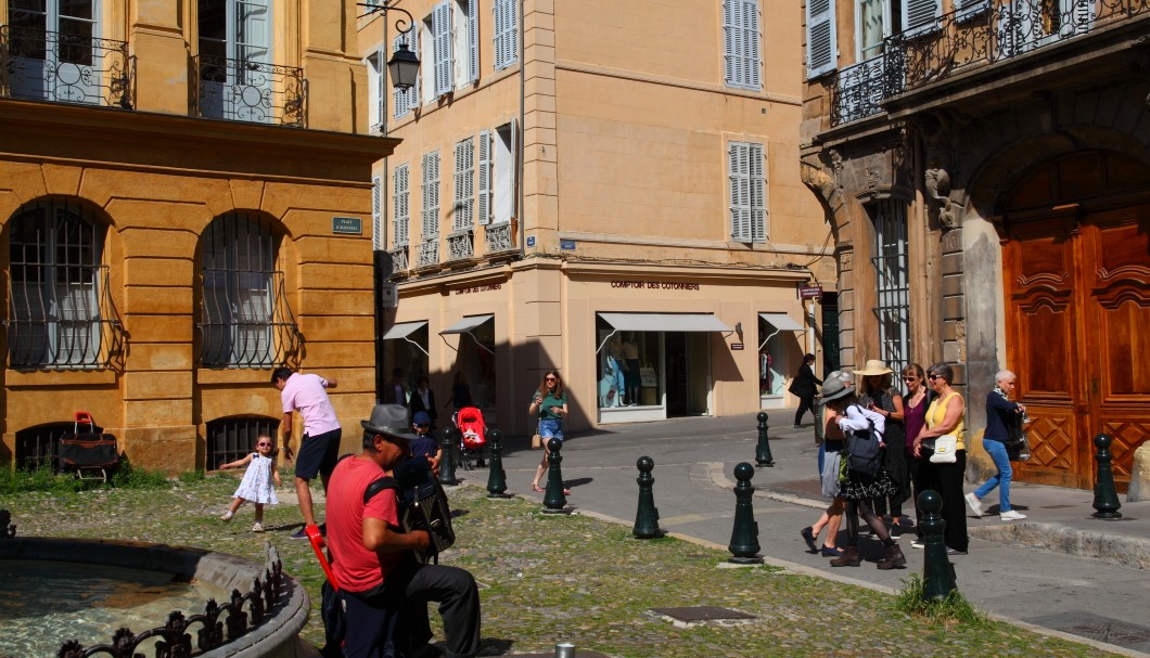 Aix-en-Provence - Place d'Albertras